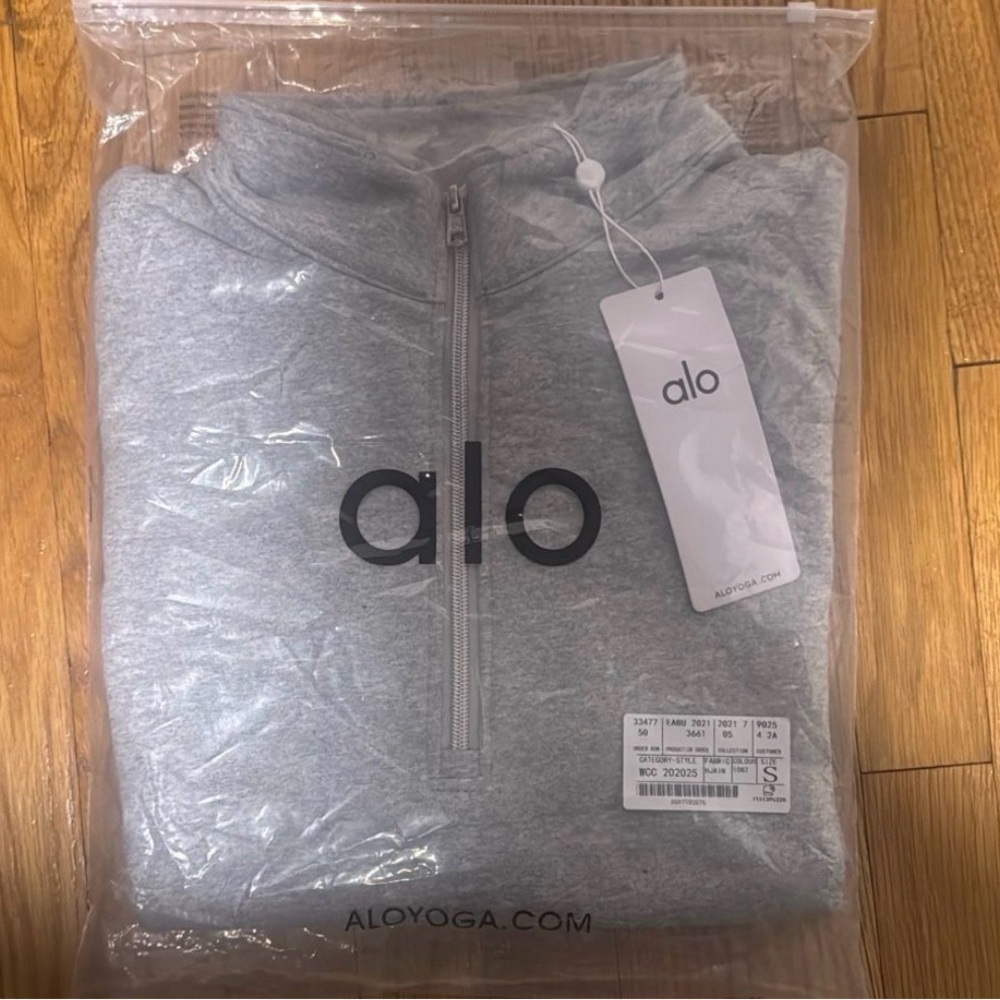 ALO Yoga Men's Light Gray Zip-Up Sweater